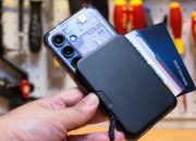 this-toolless-modular-lever-action-wallet-is-the-coolest-i’ve-stuck-to-my-phone