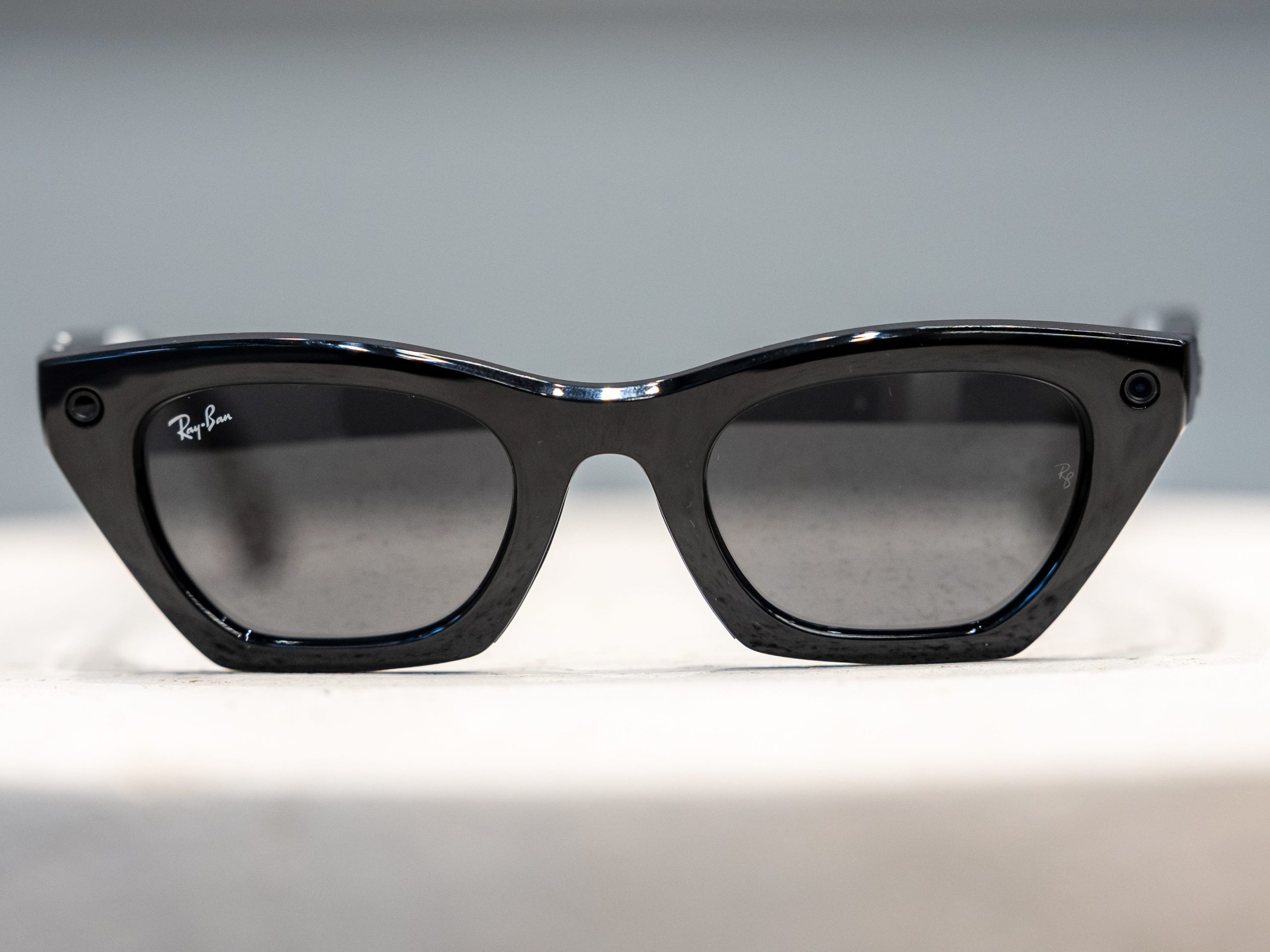 norway-temporarily-bans-meta-glasses-in-public-spaces