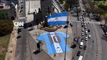 penghormatan-terakhir,-jersei-raksasa-messi-membentang-di-argentina