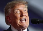 people-zoomed-in-on-donald-trump’s-suit,-and-what-they-found-has-everyone-saying-“we-are-cooked”