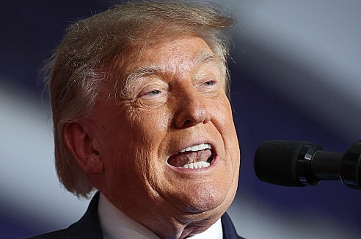 people-zoomed-in-on-donald-trump’s-suit,-and-what-they-found-has-everyone-saying-“we-are-cooked”