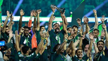 foto:-jadi-juara-piala-teluk,-arab-saudi-akhiri-puasa-gelar