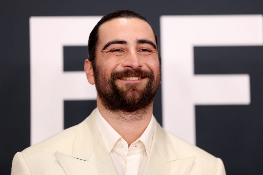 noah-kahan-reacts-to-first-kids’-choice-award-nomination:-‘holy-sh–-i-finally-did it’