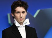 fans-choose-troye-sivan’s-‘she’s-the-best’-as-this-week’s-favorite-new music