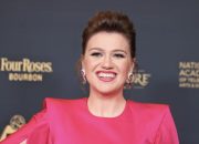 kelly-clarkson-doubles-down-on-brooklyn-store-feud:-‘you’re-also-a liar’