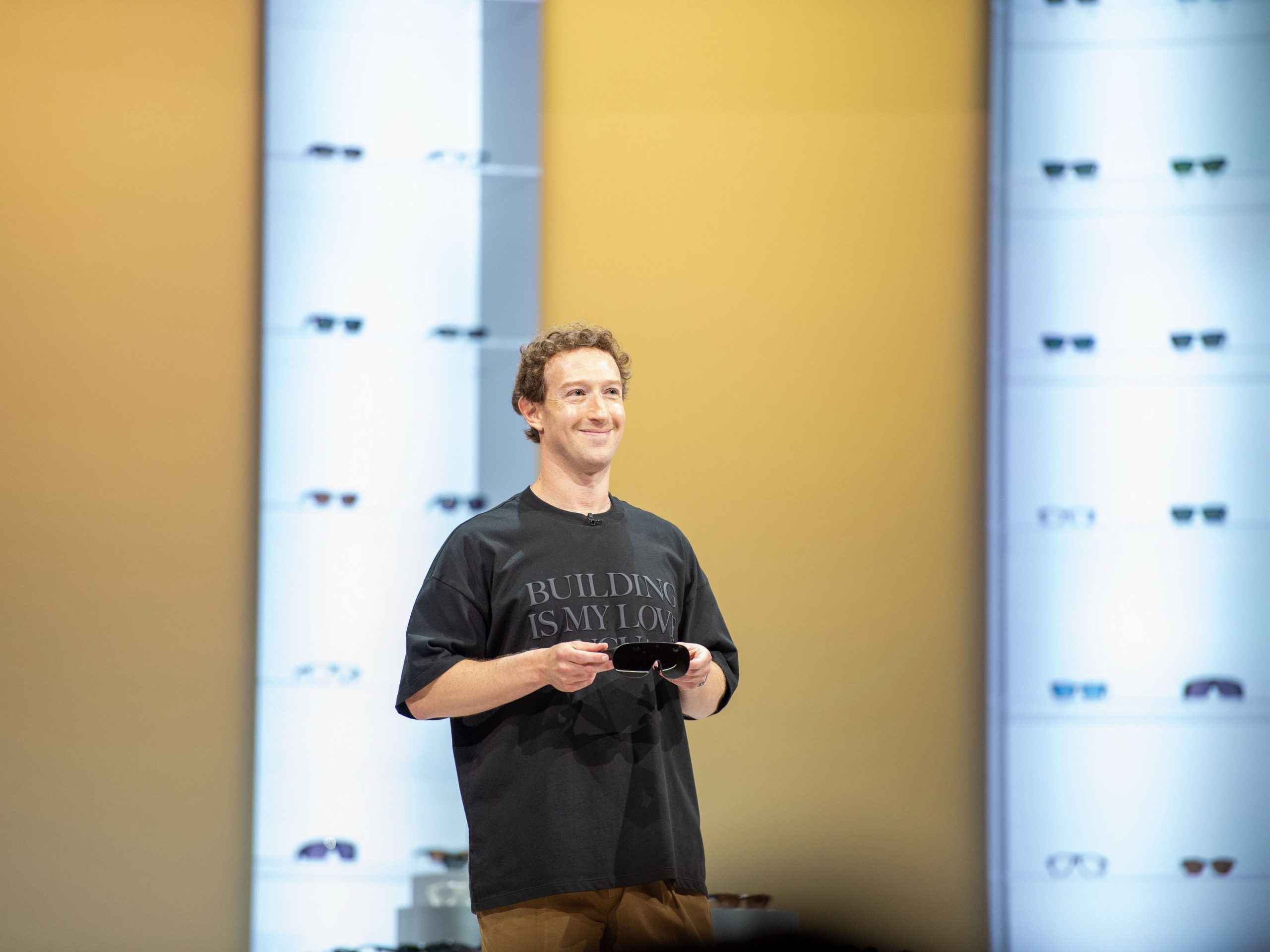 meta-was-prepared-to-write-an-up-to-$200-billion-ai-check-before-knowing-whether-its-model-would-work