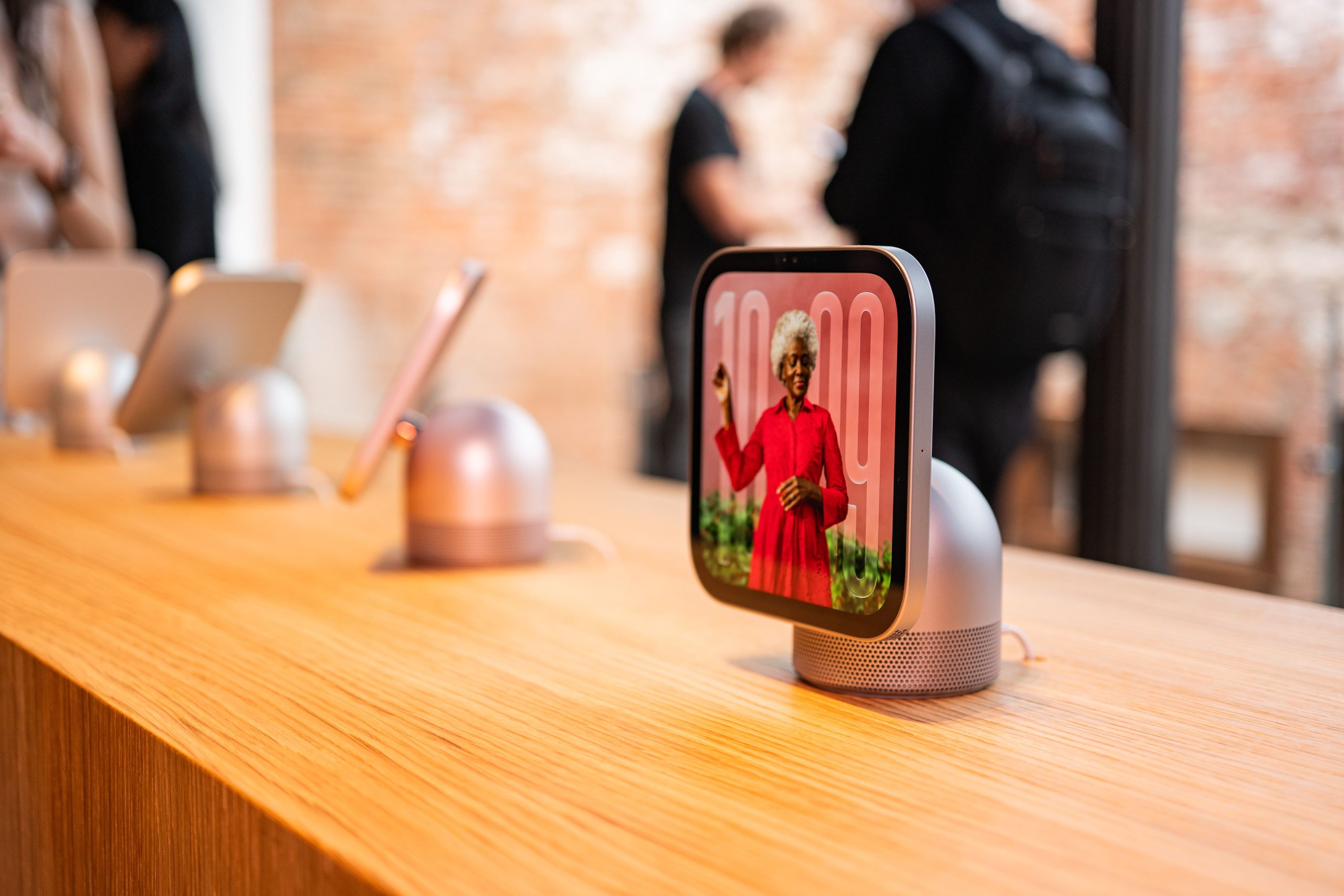 the-apple-homeview-is-like-a-giant-apple-watch-for-the-home