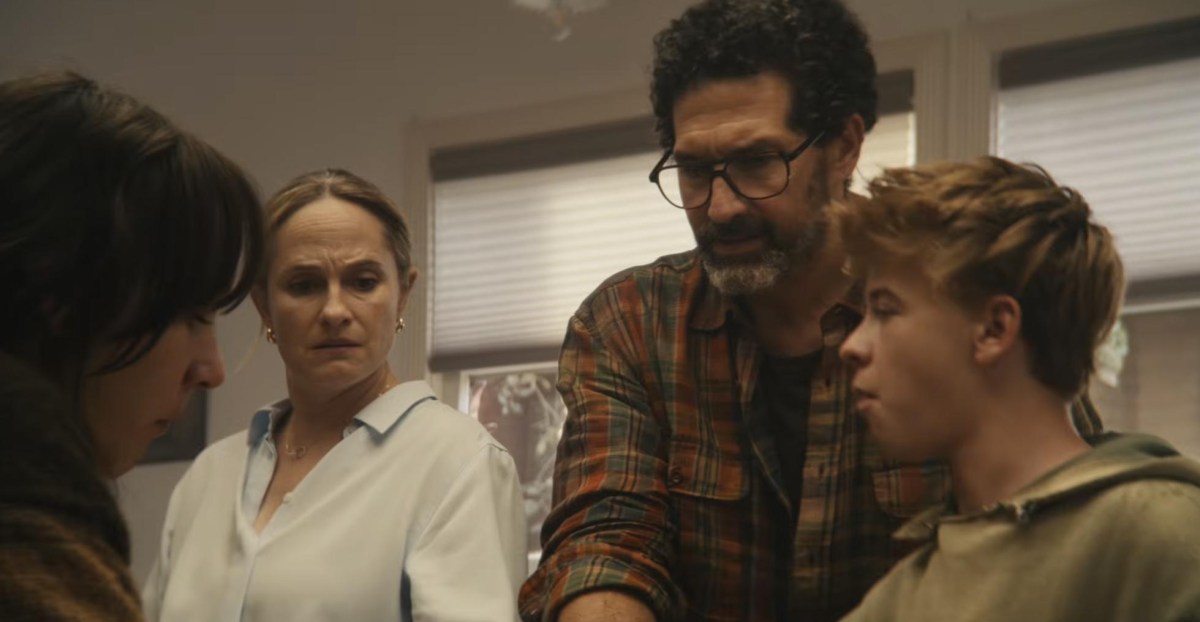 apple’s-homeview-ad-is-confusing-to-everyone-except-parents