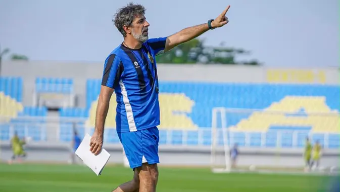 tantang-madura-united,-oscar-bruzon-ingatkan-pemain-bhayangkara-fc-untuk-jaga-tren-positif