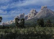 Status Gunung Sinabung Turun dari Level Siaga Jadi Waspada