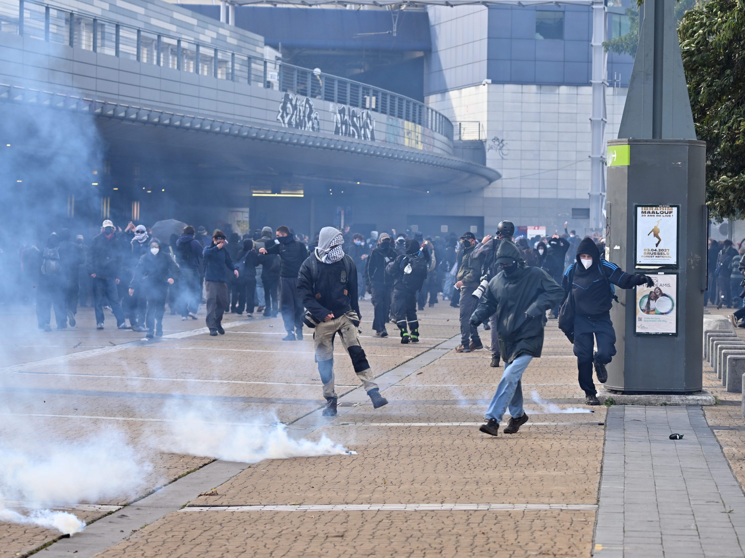 chaos-and-looting-roiled-major-cities-as-europeans-poured-into-the-streets-to-protest-rising-living-costs