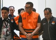 kpk-geledah-rumah-dinas-bupati-klaten,-sita-uang-hingga-perhiasan