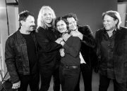 ‘nothing-short-of-extraordinary’:-powderfinger-pledges-encore-dates-after-reunion-tour-sells out