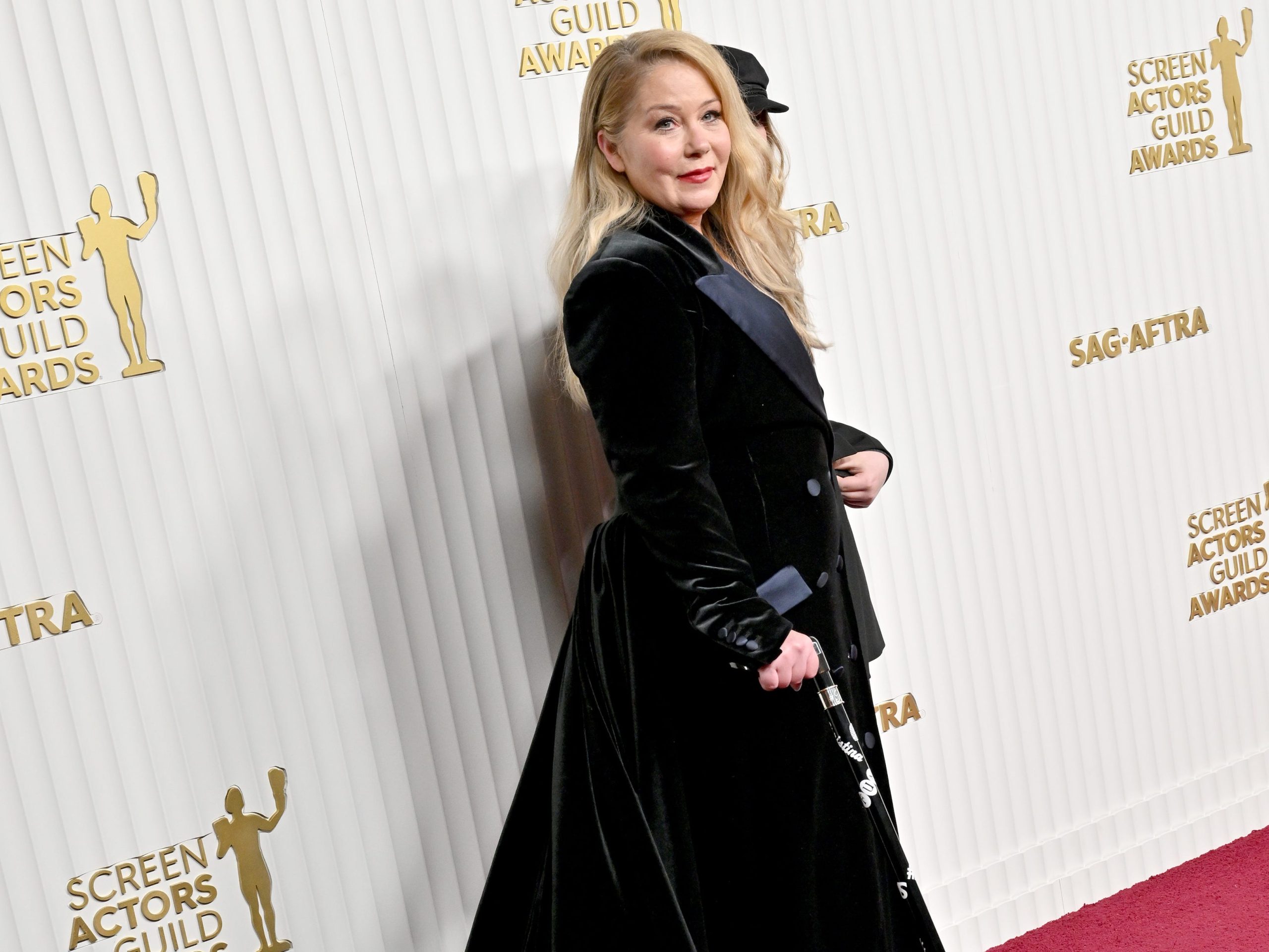 christina-applegate-thought-she-had-ms-for-5-years-now-she’s-learned-she-was-misdiagnosed-—-and-her-symptoms-remain-unexplained.