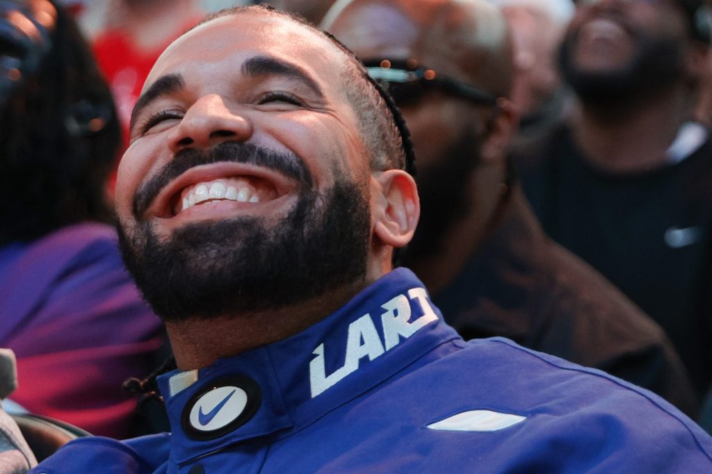 drake-becomes-first-act-to-surpass-350-million-riaa-certified-units,-with-30-new certifications