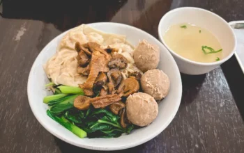 Seporsi Mie Ayam Gondangdia, Kuliner Legendaris di Cikini yang Bikin Penasaran