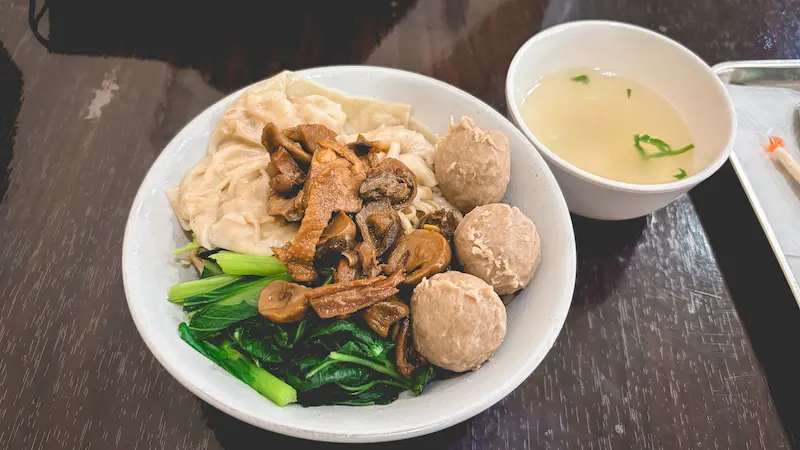 seporsi-mie-ayam-gondangdia,-kuliner-legendaris-di-cikini-yang-bikin-penasaran