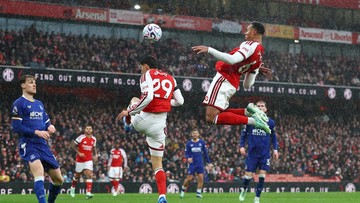 hasil-liga-inggris:-2-bek-tengah-cetak-gol,-arsenal-tempel-man-city